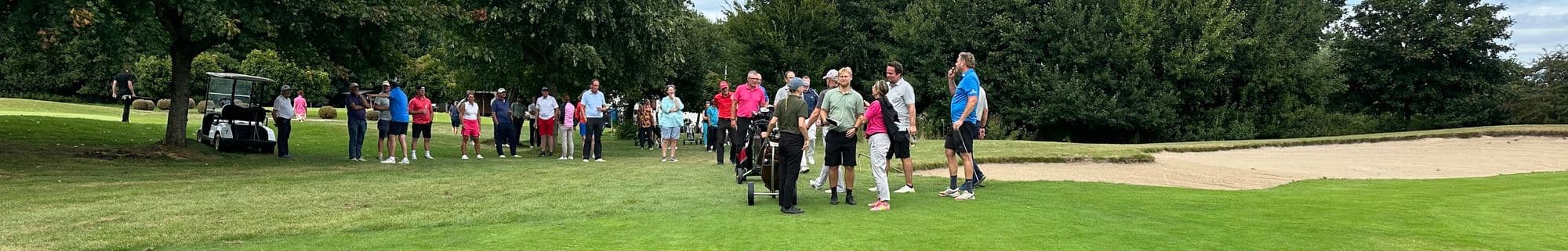 Golfer-Gruppe auf dem Golfplatz Siek