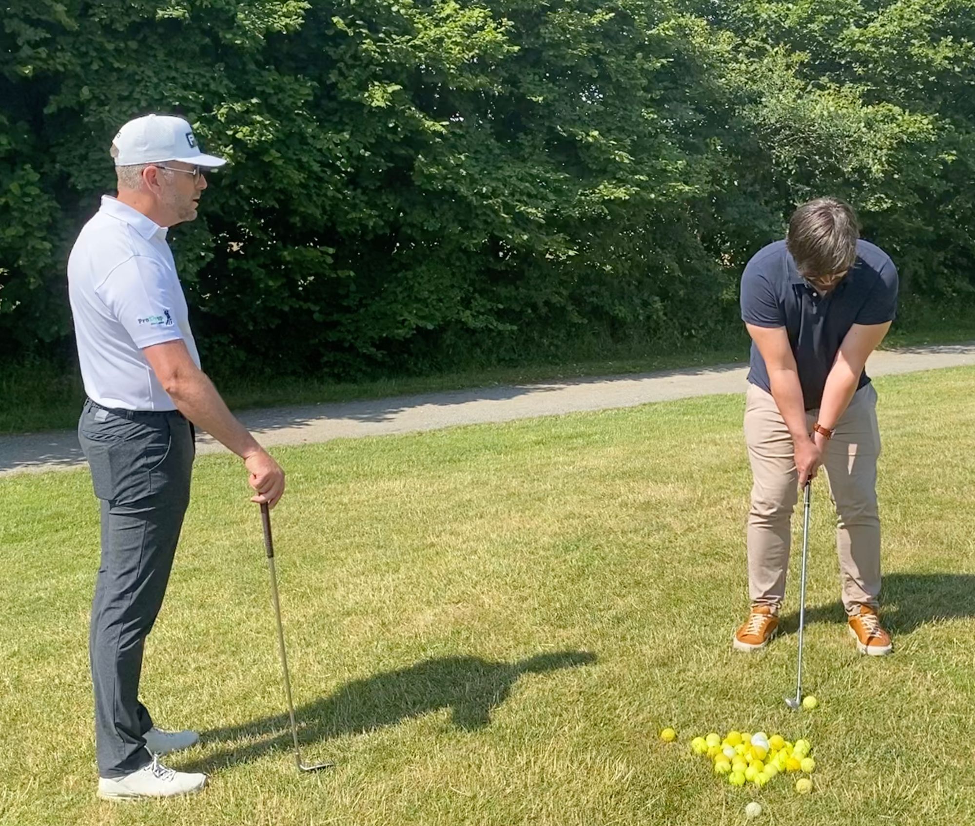 Gruppentraining auf dem Übungsgrün beim Golfclub Siek