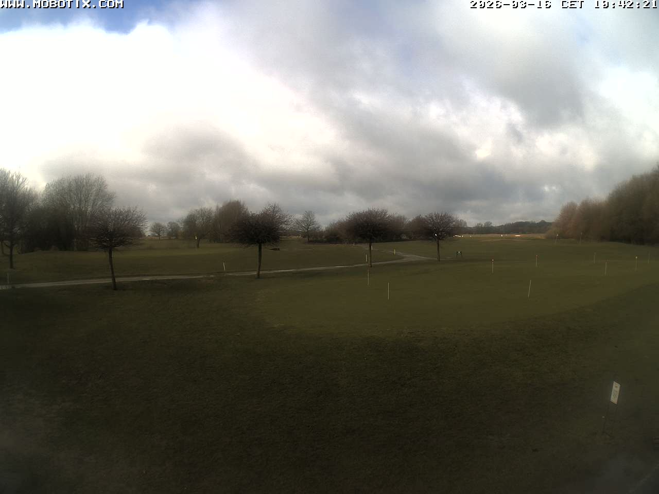 Live-Webcam Golfplatz Siek - Blick vom Clubhaus auf das Grün der B9 und das vordere Puttinggreen