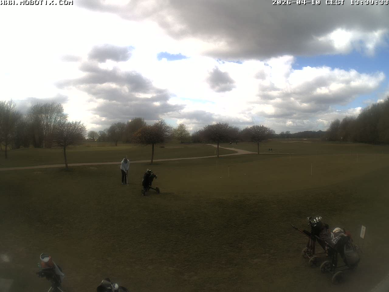 Live-Webcam Golfplatz Siek - Blick vom Clubhaus auf das Grün der B9 und das vordere Puttinggreen